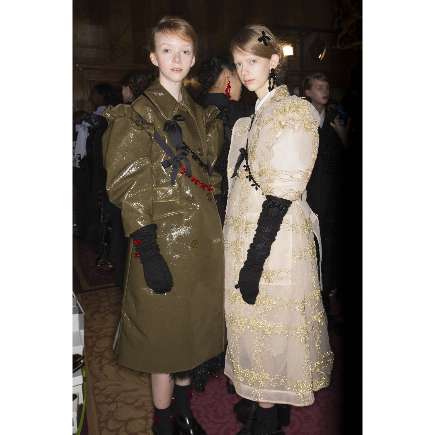 Фото Backstage Simone Rocha Fall 2018 Ready-to-Wear Backstage Simone Rocha осень зима 2018 коллекция неделя моды в Лондане LFW Mainstyles